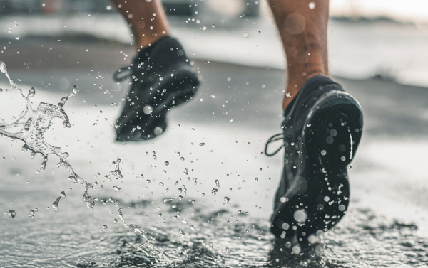 Chạy Dưới Mưa Nên Mặc Gì