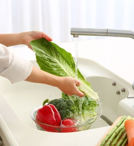 🧠 Sai Lầm Phổ Biến Khi Rửa Rau Củ Và Cách Làm Sạch Đúng Chuẩn Để Bảo Vệ Sức Khỏe