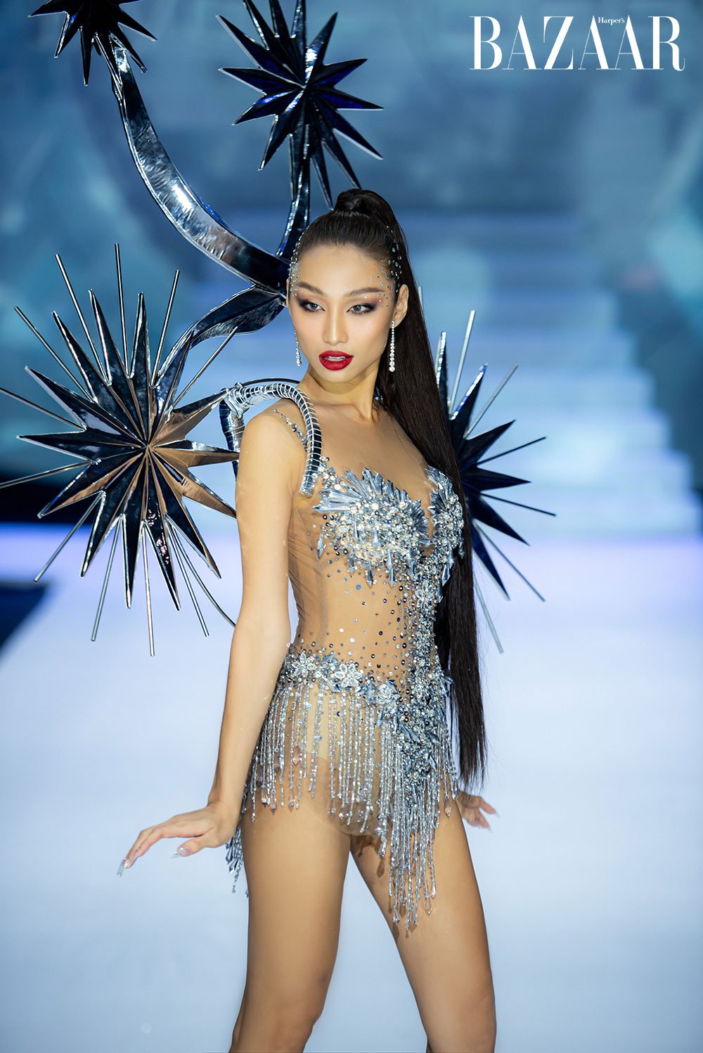 TOP 59 Miss Cosmo Vietnam 2023 sải bước trong “Vũ Trụ Thời Trang” hội tụ 5 bộ sưu tập đẳng cấp