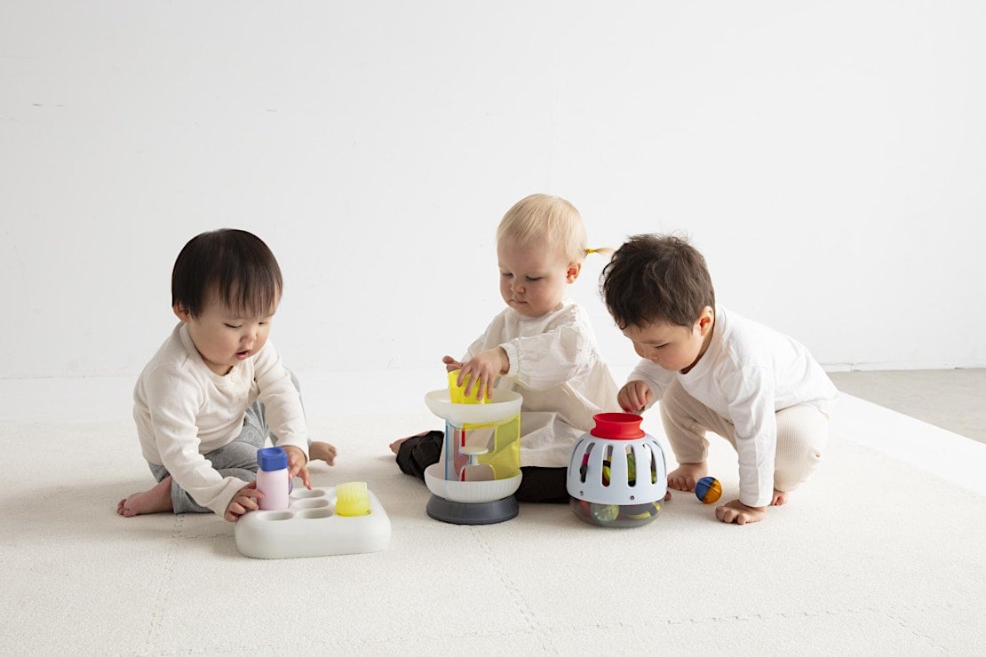 Dòng 1Curiosity - Đồ chơi phát triển thông minh cho bé 1 tuổi từ People Nhật Bản
