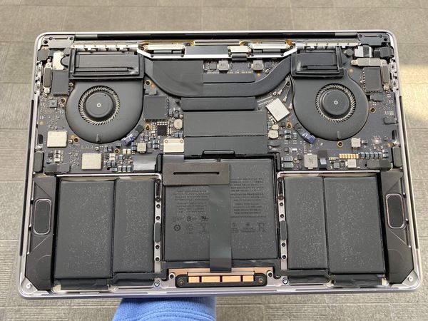 ve-sinh-macbook-air-laptopone