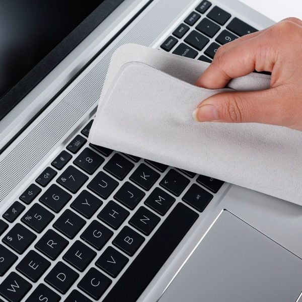 ve-sinh-laptop-laptopone