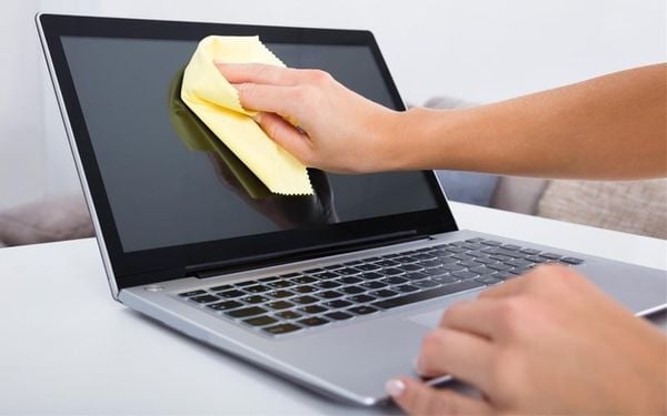 ve-sinh-laptop-laptopone
