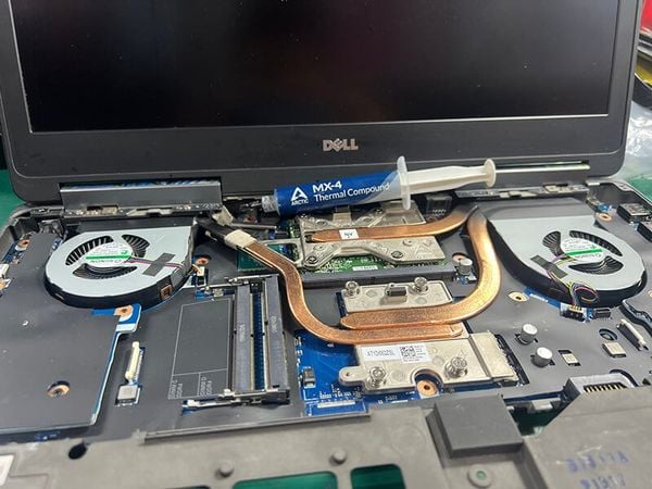 ve-sinh-laptop-dell-laptopone