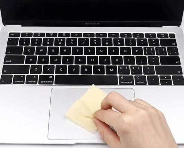 ve-sinh-laptop-laptopone