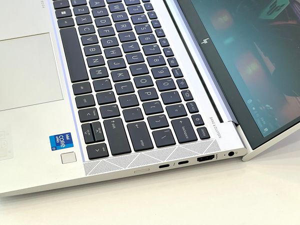 HP Elitebook 830G8