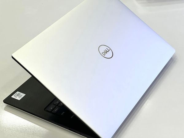 Dell XPS 7390