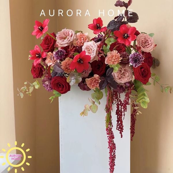 Hoa giả để bục phát biểu tông đỏ trang trọng | Aurora Home