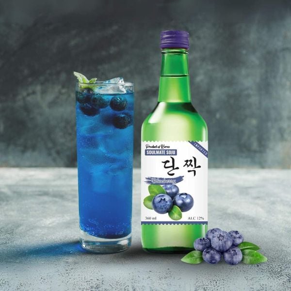 ruou-soju-han-quoc-Soulmate-vi-Viet-Quat-Blueberry-360ml