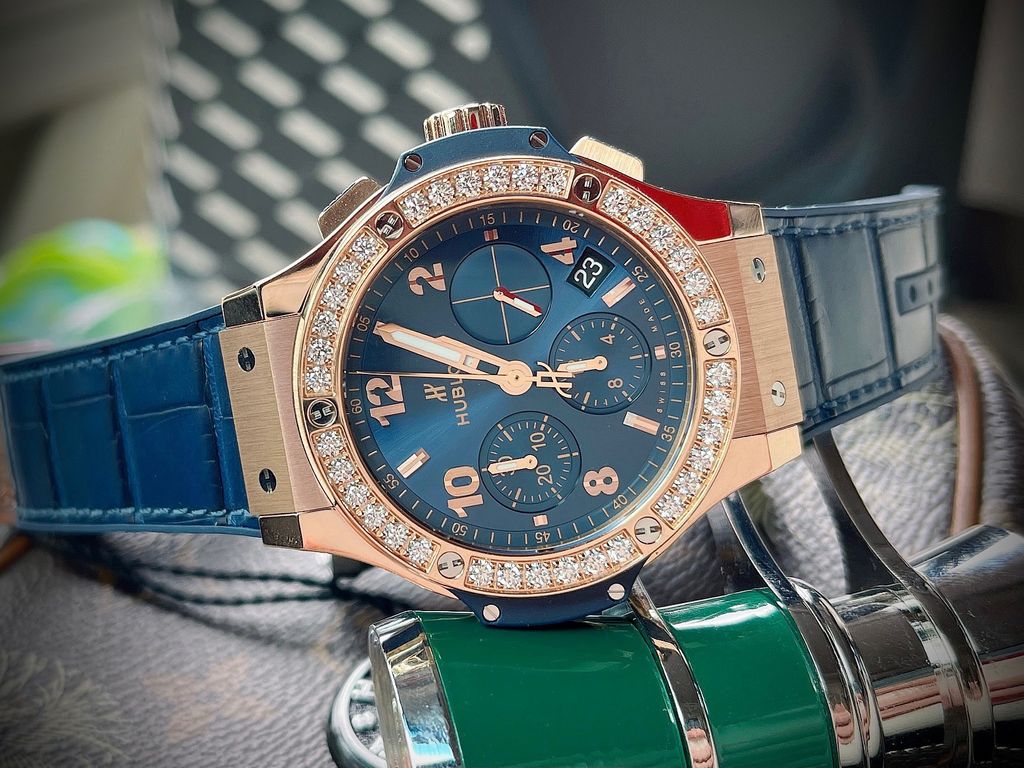 ĐỒNG HỒ HUBLOT: CHẮP CÁNH CHO CẢM HỨNG NGHỆ THUẬT TRONG GIỚI NGHỆ SĨ