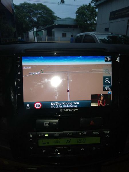 lap-man-hinh-dvd-android-safeview-cho-xe-fortuner-2015