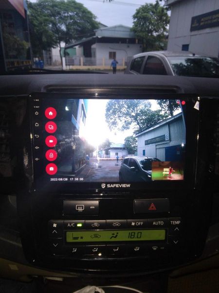 lap-man-hinh-dvd-android-safeview-cho-xe-fortuner-2015