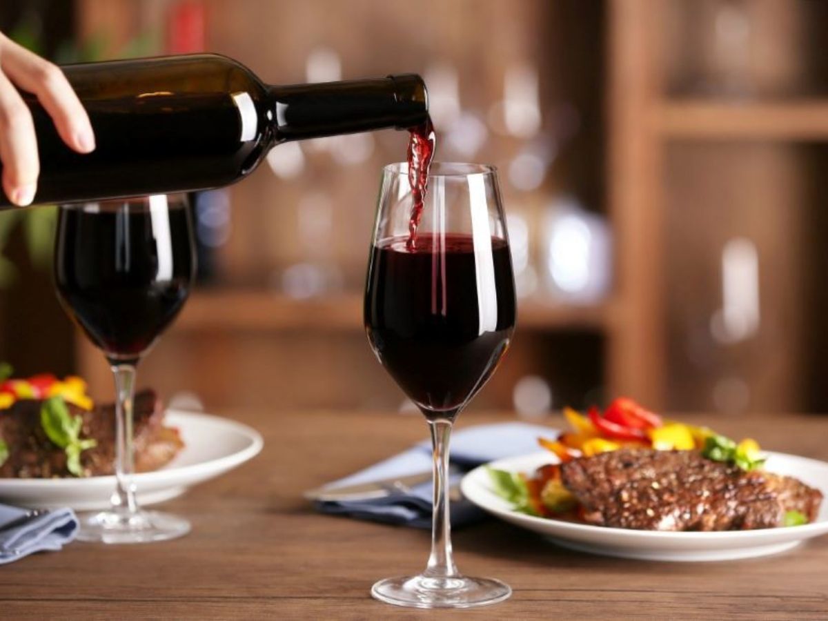 Tại sao khi chọn quà tặng doanh nghiệp nên chọn rượu vang?