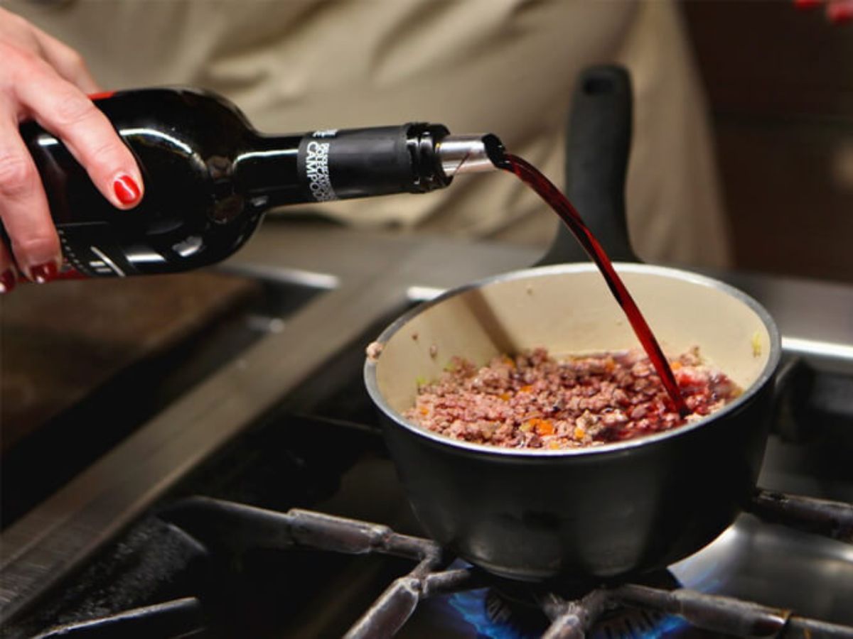 05 mẹo sử dụng rượu trong nấu ăn giúp tăng hương vị hiệu quả