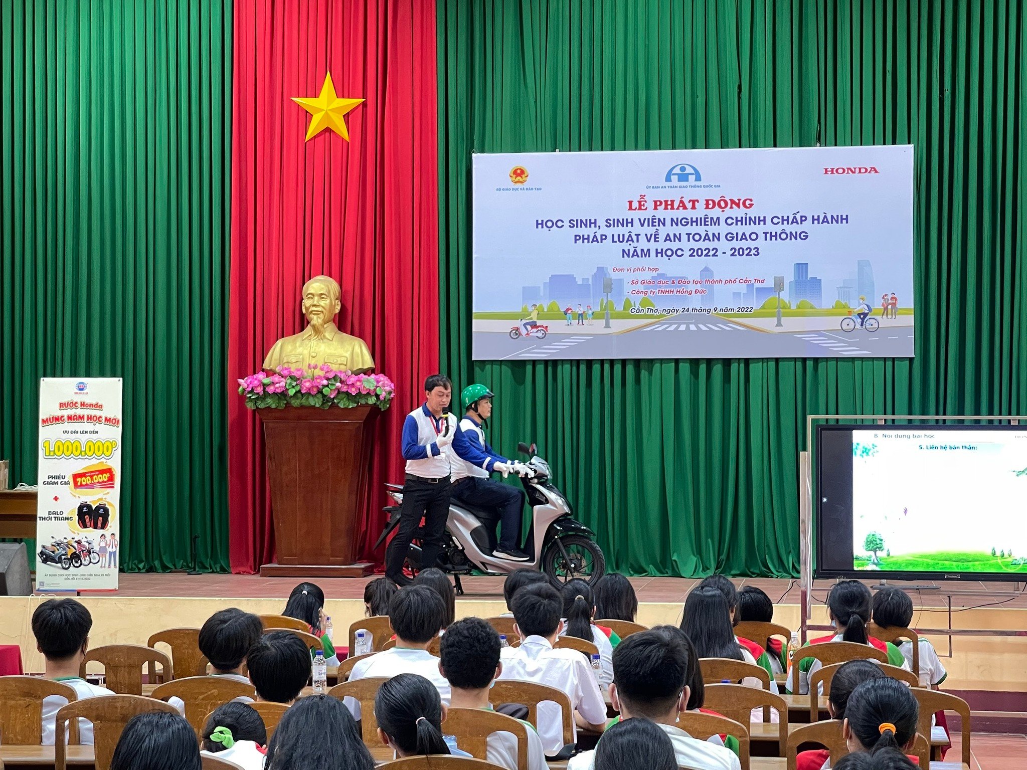 Lễ phát động Học Sinh, Sinh Viên nghiêm chỉnh chấp hành pháp luật về an toàn giao thông và tuyên truyền pháp luật về an toàn giao thông đường bộ