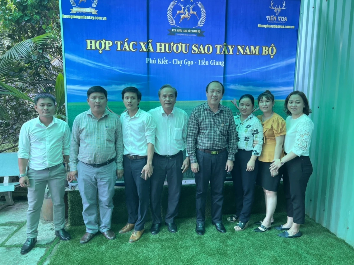 BÁO VOV - HTX NUÔI HƯƠU ĐẦU TIÊN ĐƯỢC THÀNH LẬP Ở VÙNG ĐBSCL