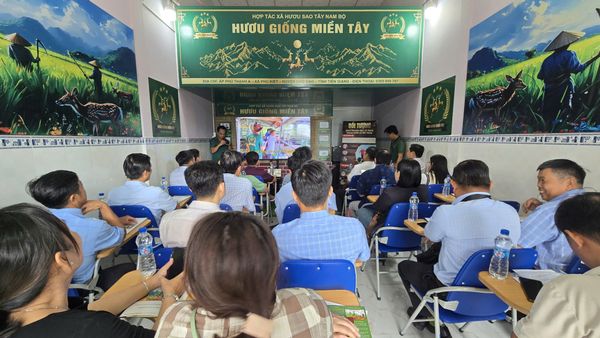 HỘI THẢO GIỚI THIỆU MÔ HÌNH CHĂN NUÔI HƯƠU SAO LẤY NHUNG VÀ SINH SẢN CHO BÀ CON HUYỆN TÂN HỒNG, TỈNH ĐỒNG THÁP