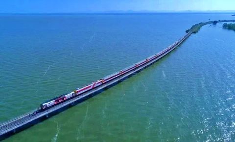 Chuyến tàu nổi tạo nên cơn sốt ở cộng đồng du lịch Thái Lan