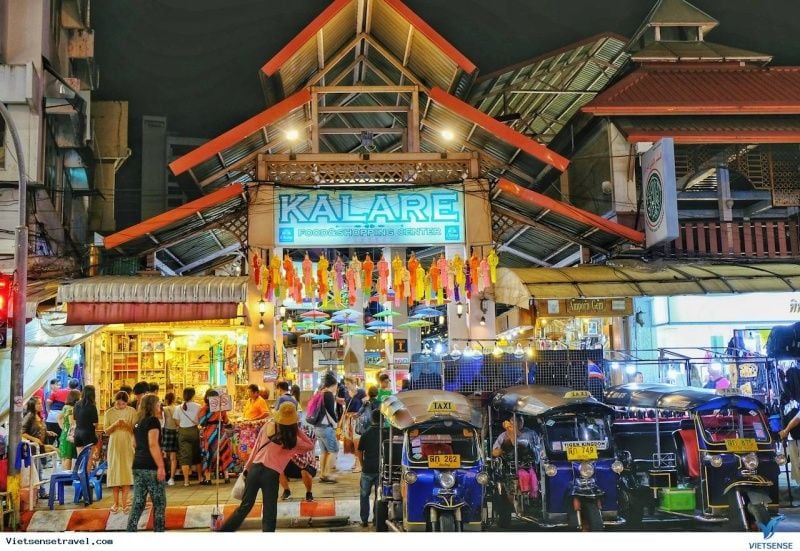 Chợ đêm đi bộ chủ nhật Chiang Mai