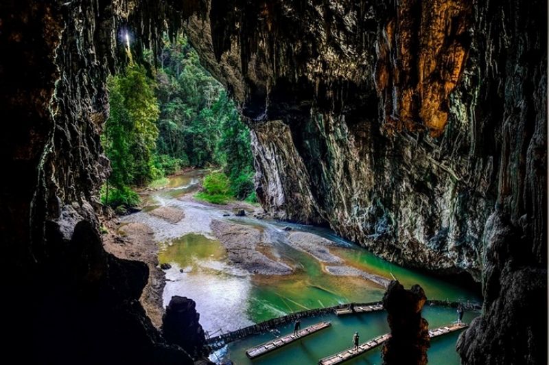 Không chỉ có biển, Thái Lan còn “hớp hồn” du khách với 7 hang động tuyệt đẹp