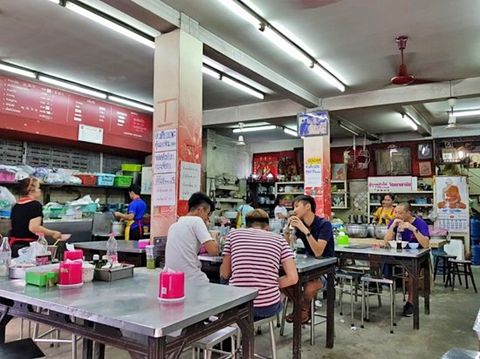 Món ăn độc đáo Thái Lan được nấu liên tục suốt 50 năm, tấp nập thực khách xếp hàng