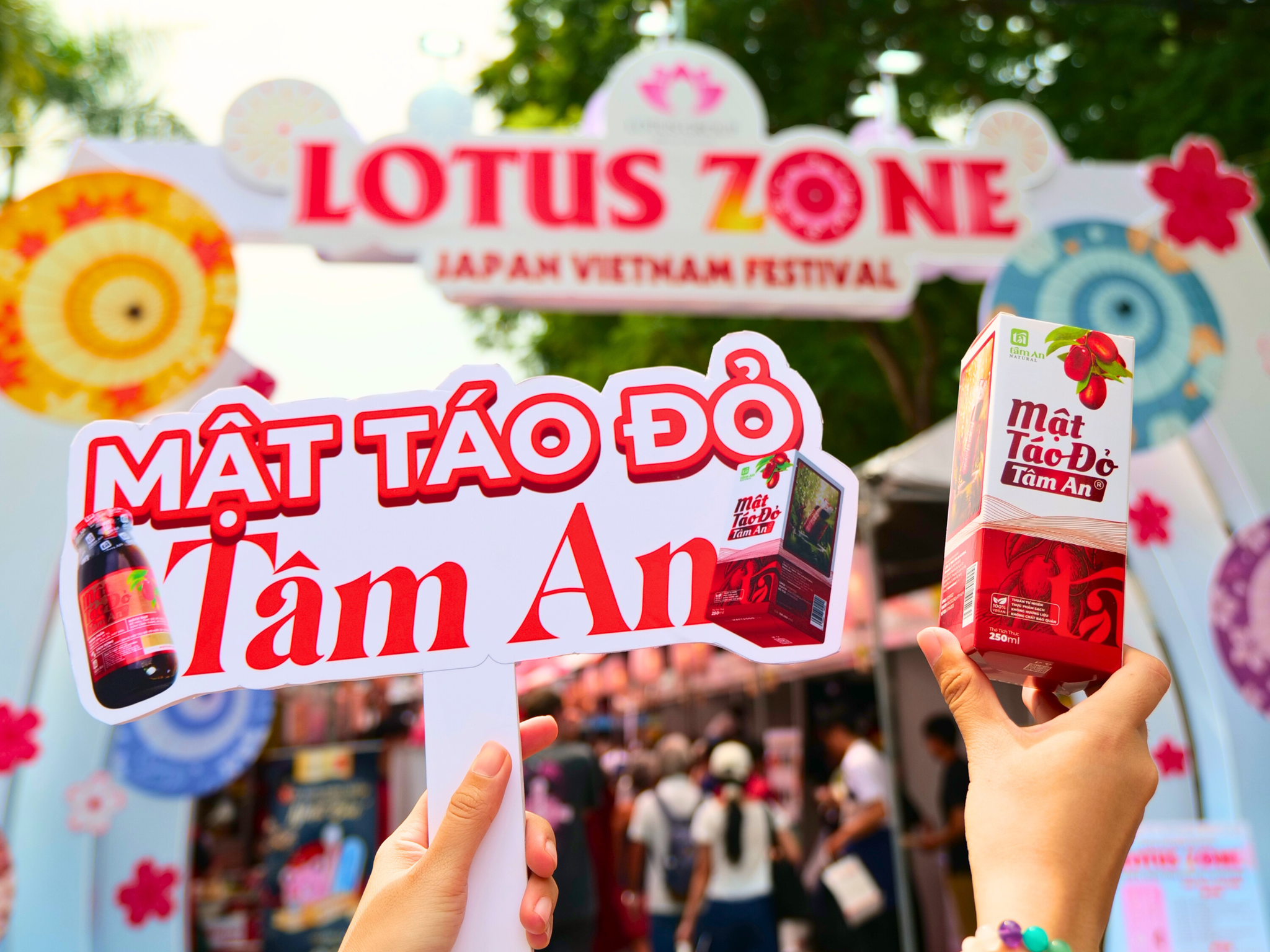 Dấu Mốc 10 Năm Thắt Chặt Quan Hệ Hữu Nghị Tại Sự Kiện Việt Nhật 2025 - Mật Táo Đỏ Tâm An Đồng Hành Tại Sự Kiện