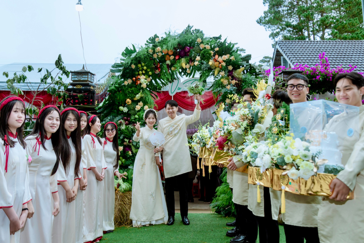 Đôi bạn trẻ gây sốt với 500kg nông sản cho bữa tiệc trọng đại