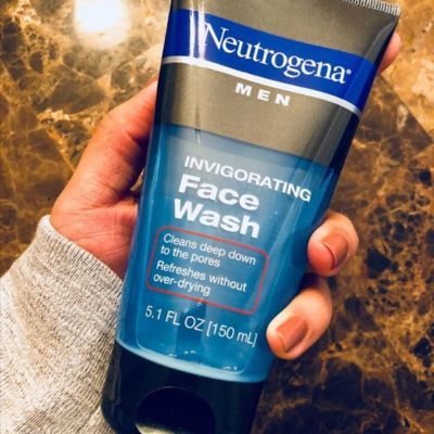 Sữa rửa mặt cho nam da mụn Neutrogena Men