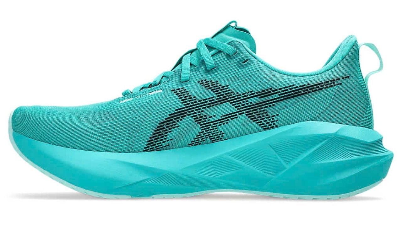 Đánh giá ASICS Novablast 5: Sự đổi mới từ đệm FF Blast Max đến trải nghiệm chạy mượt mà