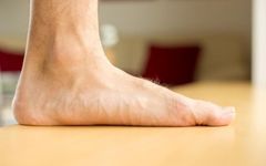 Hướng Dẫn Cách Chọn Giày Cho Bàn Chân Bẹt: Chạy Bộ Không Đau, Không Phí Tiền