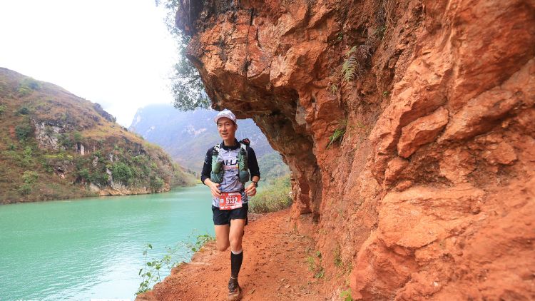 Chạy Trail Là Gì? Giải Mã Sức Hút 2025