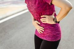 Xóc Hông Khi Chạy Bộ: Nguyên Nhân, 4 Cách Khắc Phục & Bí Quyết Phòng Tránh