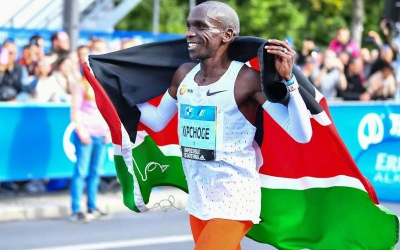 Giấc mơ cao hơn của Eliud Kipchoge - trước Boston marathon lần đầu tiên