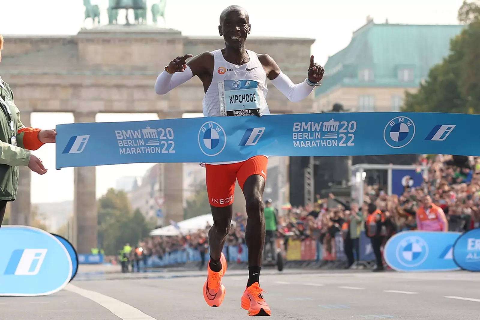 Có phải Eliud Kipchoge sử dụng giày chạy marathon nhanh nhất từng được sản xuất?