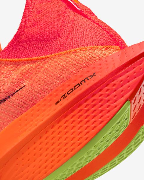 Đôi giày Nike nữ tốt nhất dành cho chạy marathon: Nike Alphafly 2- đế giày