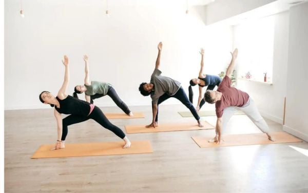 Bài tập Yoga và Pilates cải thiện khả năng vận động linh hoạt, giảm nguy cơ chấn thương, và giúp bạn có tư thế chạy đúng