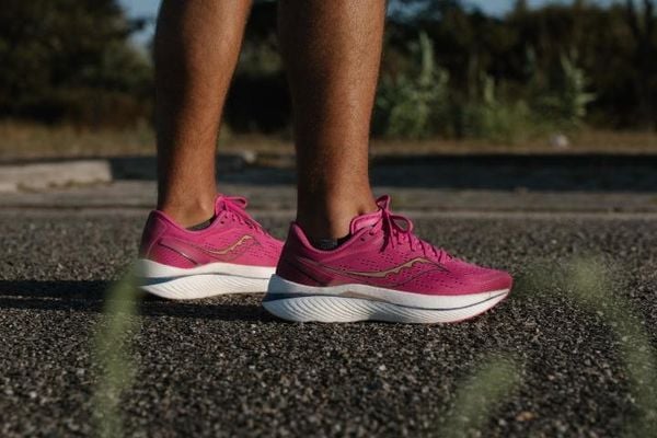 Saucony Speed 3 rất đa năng, phù hợp cho cả chạy nhanh và chạy bền, chạy hàng ngày và thi đấu