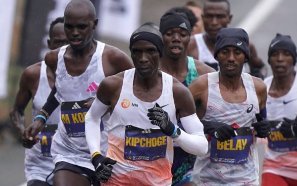 Eliud Kipchoge khẳng định chân trái của anh gặp chấn thương tại sau Boston Marathon 2023