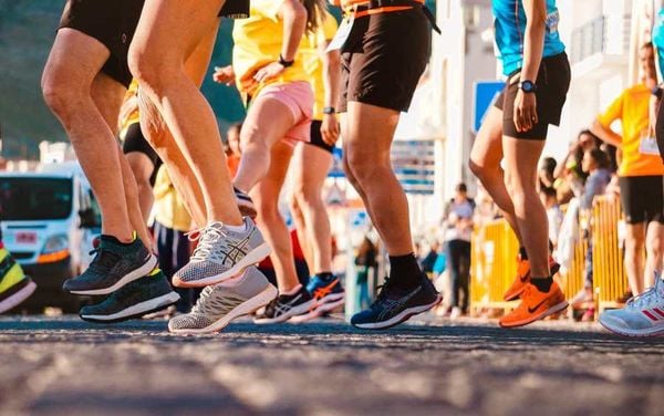 Xương bàn chân dài hơn tương quan với tốc độ chạy nhanh hơn ở những người chạy bộ chuyên nghiệp. Trong đó: Người chạy bền có xương ngón chân cái dài hơn, trong khi những người chạy nước rút có xương ngón thứ hai dài hơn.