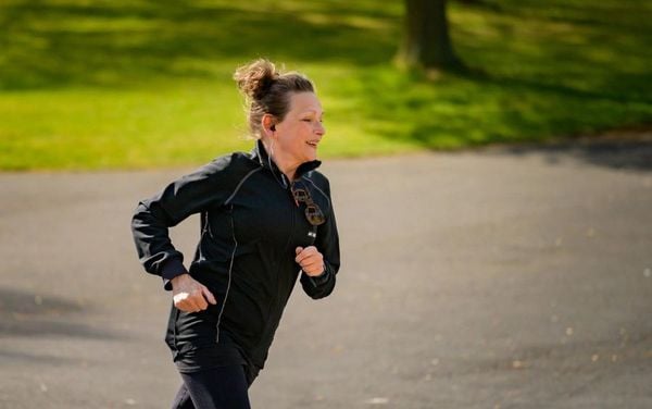 Chạy 5km thường ngày khiến cho bạn rời cân nặng, tăng sức khỏe tim phổi và chống kháng ung thư. Nhưng nó cũng chứa đựng nguy cơ tiềm ẩn chấn thương