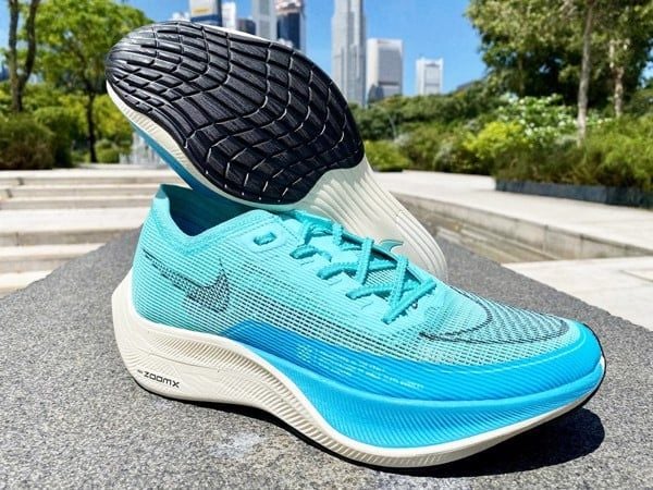 Giày chạy bộ Nike VaporFly NEXT% 2 là một trong 10 đôi giày tốt nhất thế giới