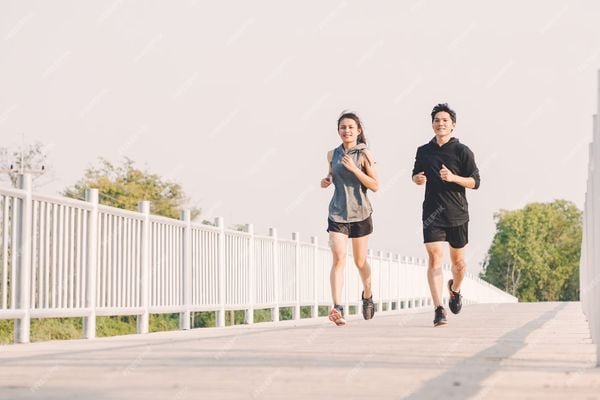 Nên dành 80% khối lượng để chạy thật chậm theo nhịp tim thấp