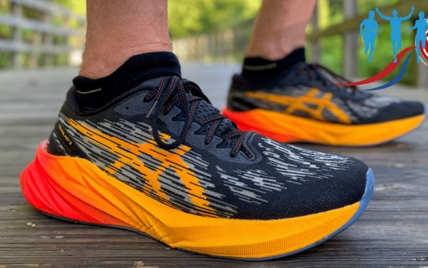 Giày chạy bộ ASICS Novablast 3 tốt nhất cho người chạy bộ trung lập