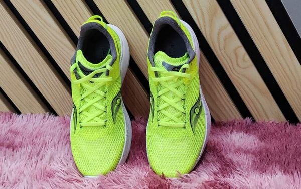 Saucony Kinvara 14 là một trong những giày chạy bộ tốt nhất, nhẹ nhất trên thị trường