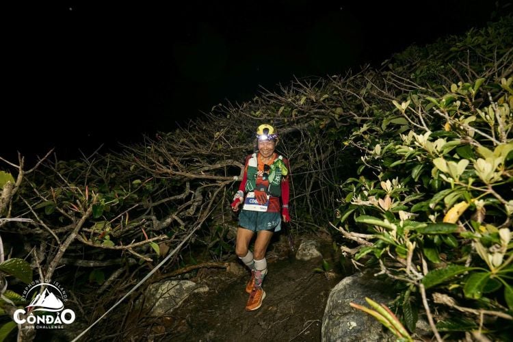Cô Tâm chay trail Con Dao1