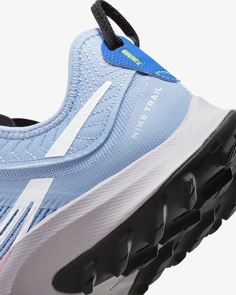 Giày chạy bộ nữ Nike tốt nhất cho chạy đường mòn: Nike Air Zoom Terra Kiger 8 Trail-đế giữa