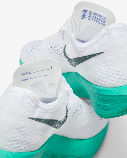 Đôi giày Nike nữ tốt nhất dành cho chạy đua: Nike Vaporfly 3- đế giữa