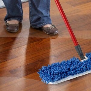 So sánh nước lau sàn công nghiệp và nước lau sàn tự nhiên