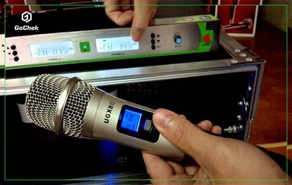 Cách chỉnh micro không dây bị hú