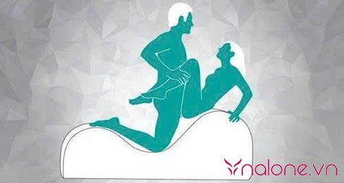 các tư thế quan hệ trên ghế tình yêu kiểu bắc cầu